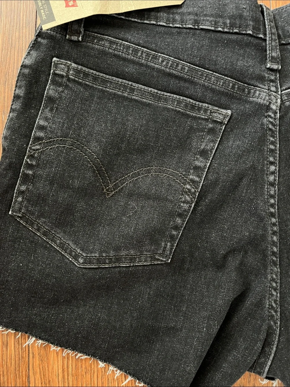 LEVIS High Rise Shorts - Picture 5 of 6